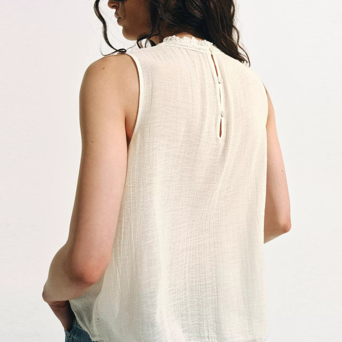 Embroidered Sleeveless Relaxed Shirt