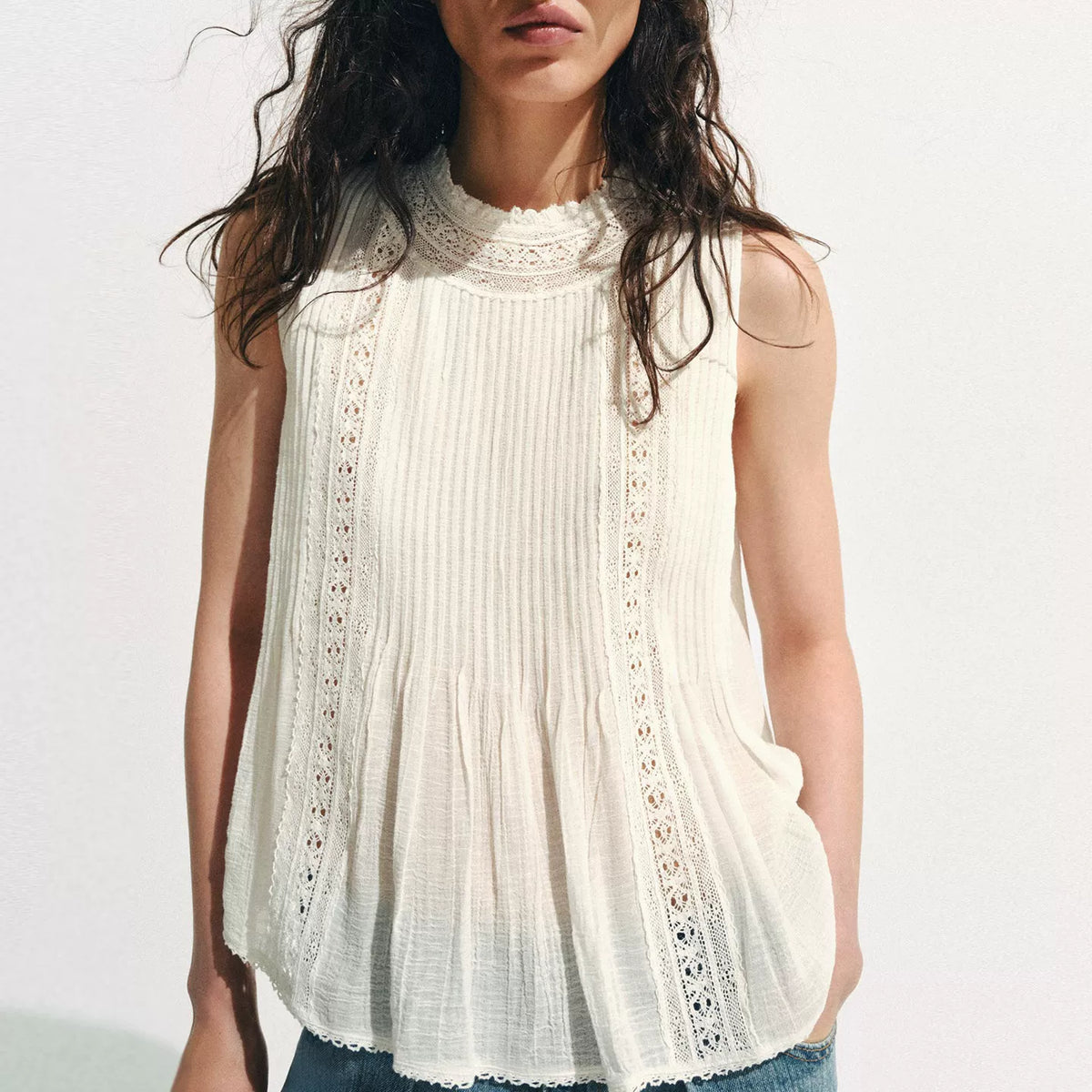 Embroidered Sleeveless Relaxed Shirt