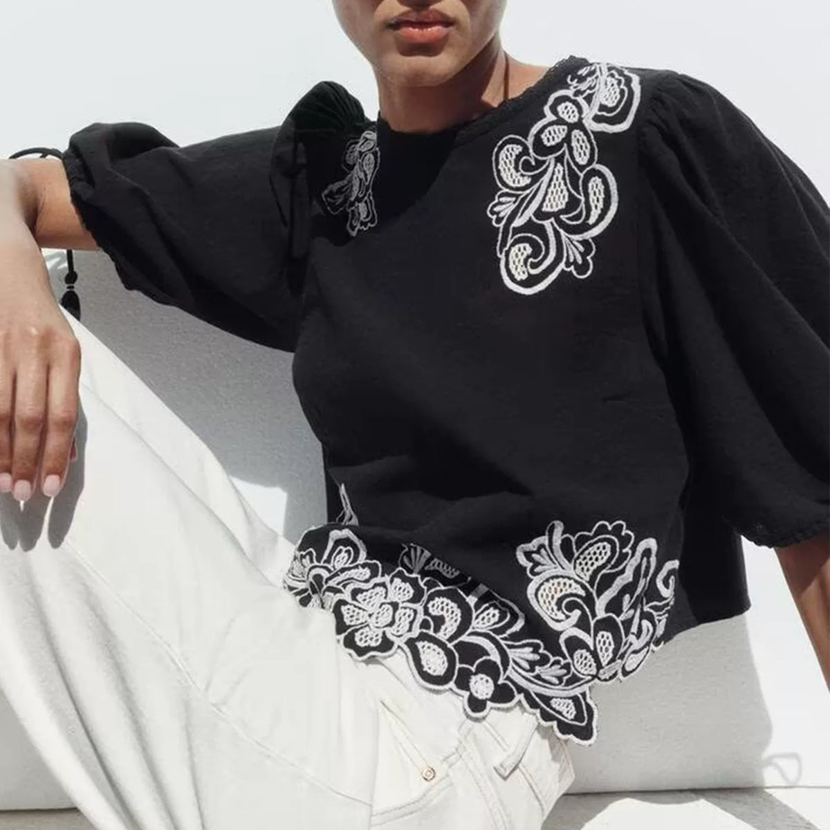Contrast Embroidered Puff-Sleeve Blouse