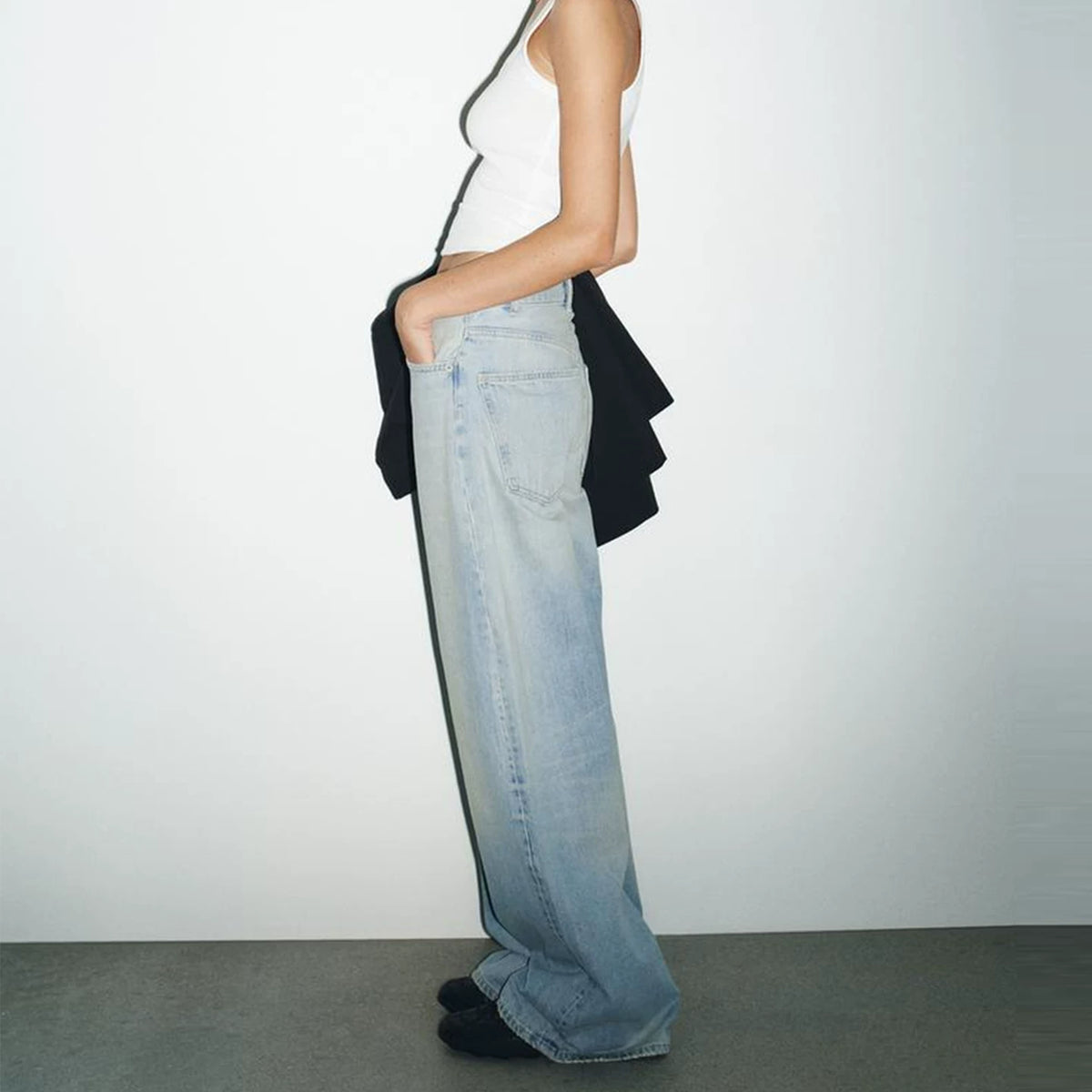 Relaxed Wide-Leg Jeans