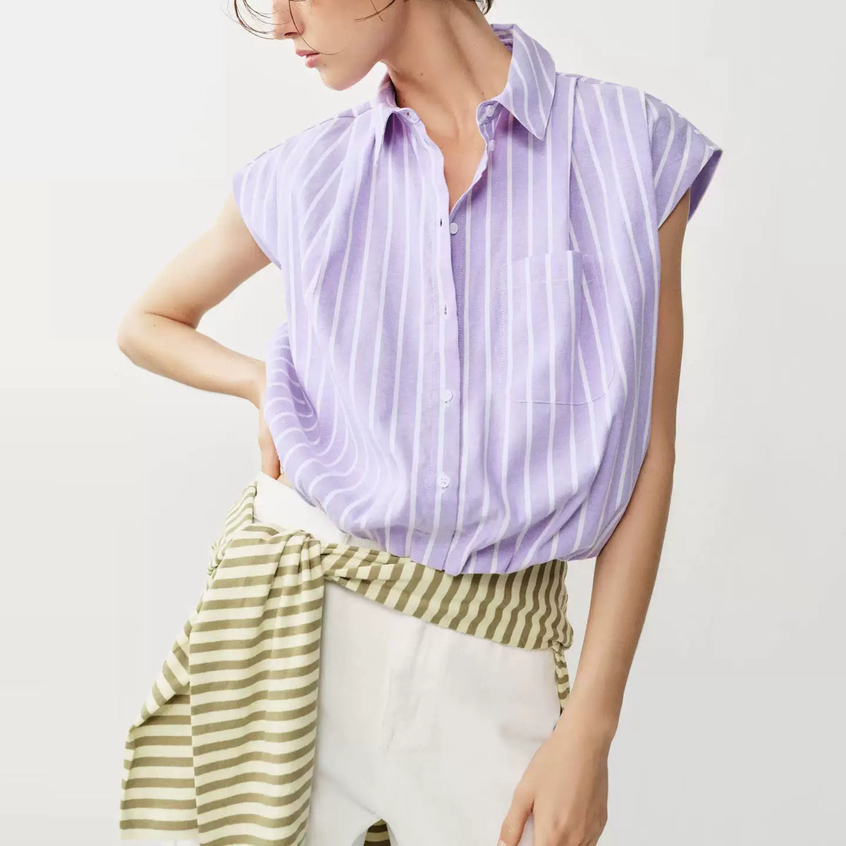 Sleeveless Pleated Cropped Shirt