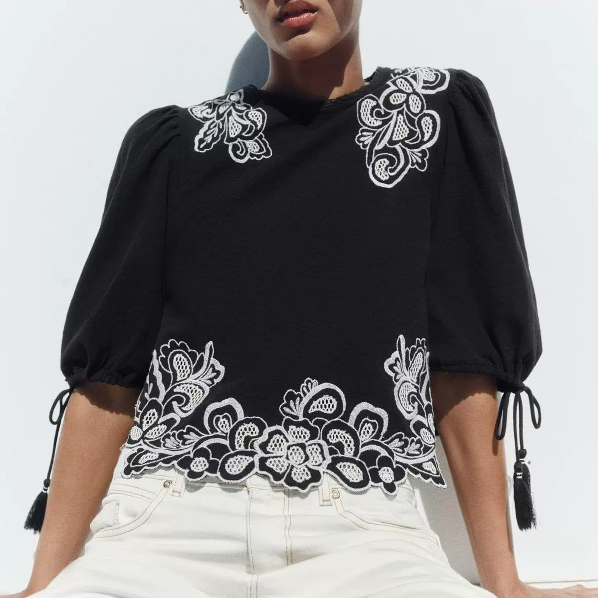 Contrast Embroidered Puff-Sleeve Blouse