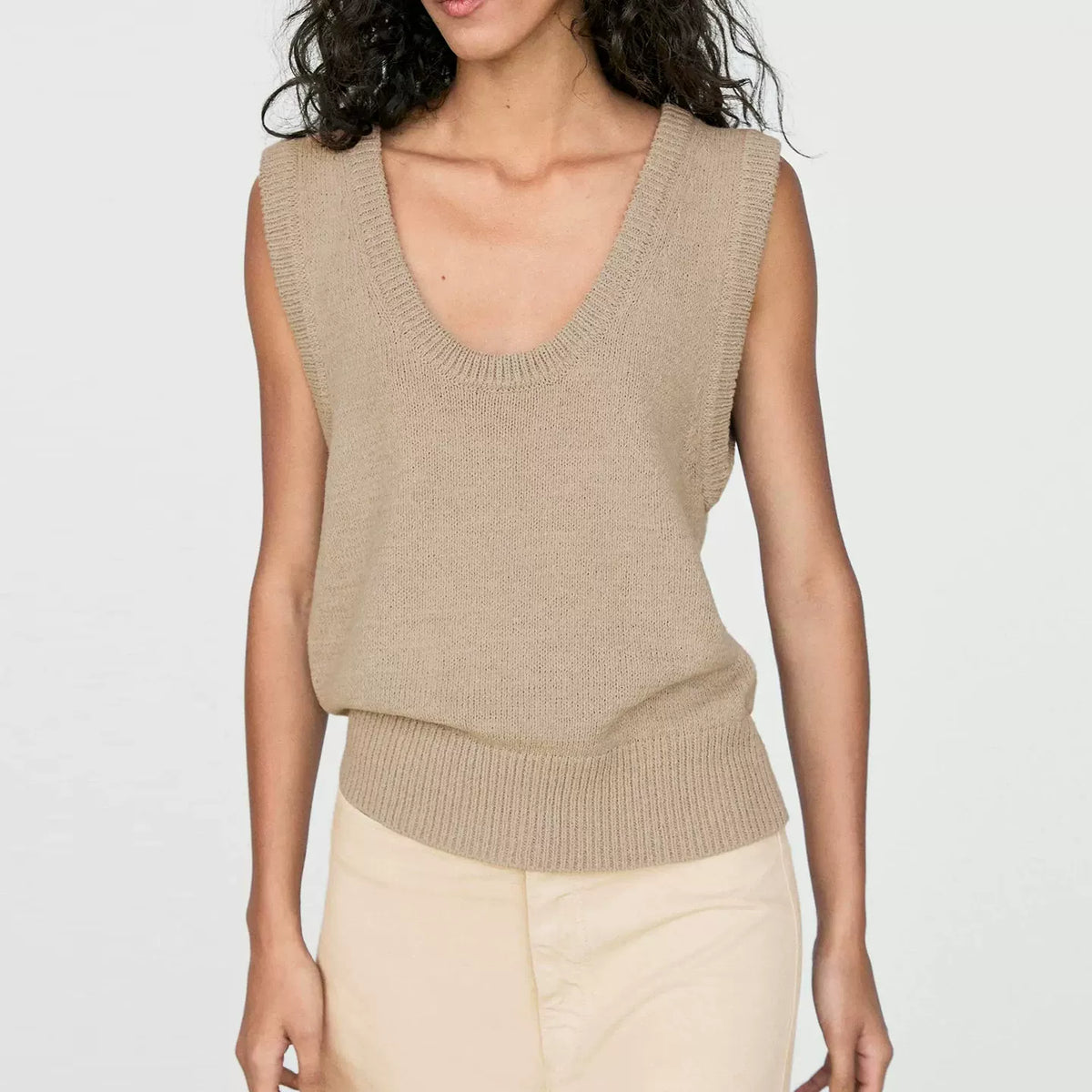 Ribbed Knit Sleeveless Vest